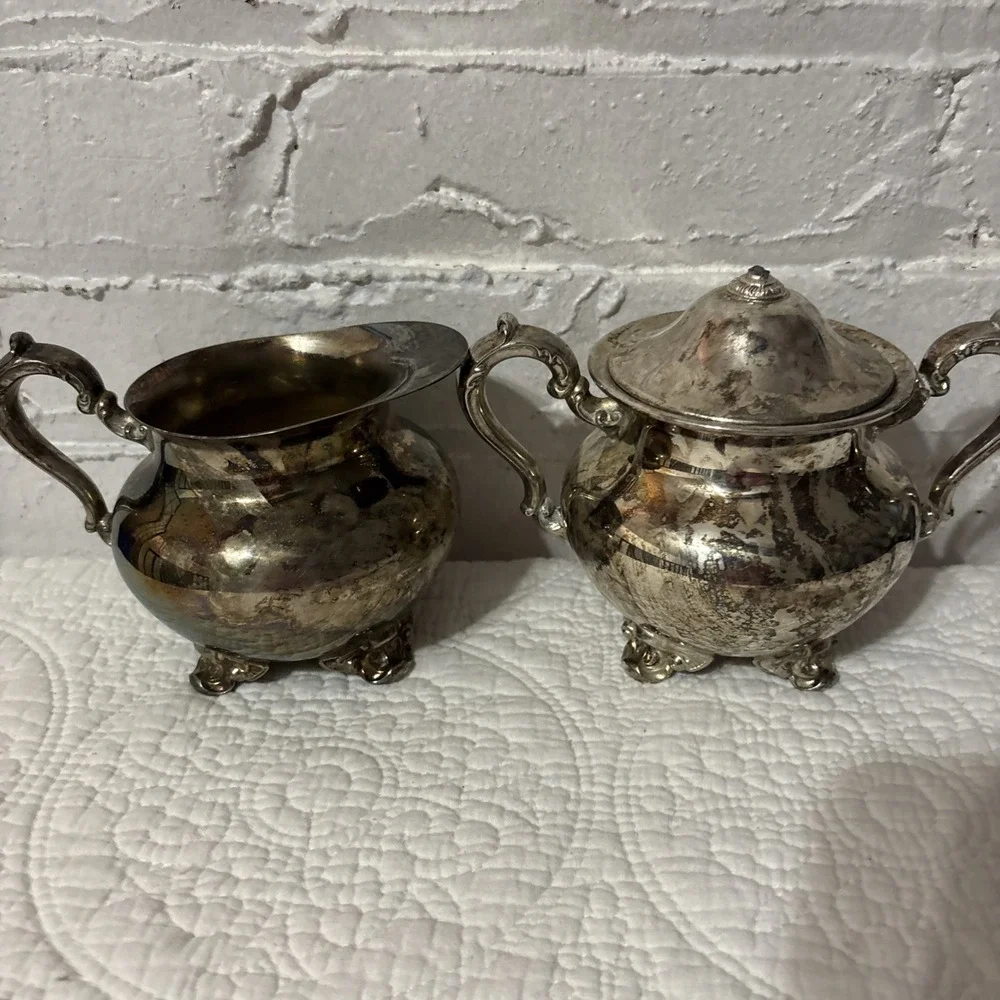 Towle Vintage Silver‎ Plated Creamer And Sugar Tea Set. 4 inches tall.